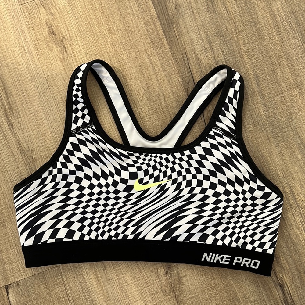 Black and White Nike Pro Sports Bra